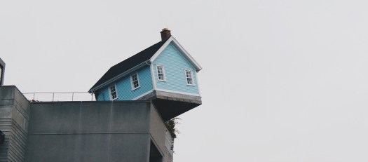 living-on-the-edge-844873_1920